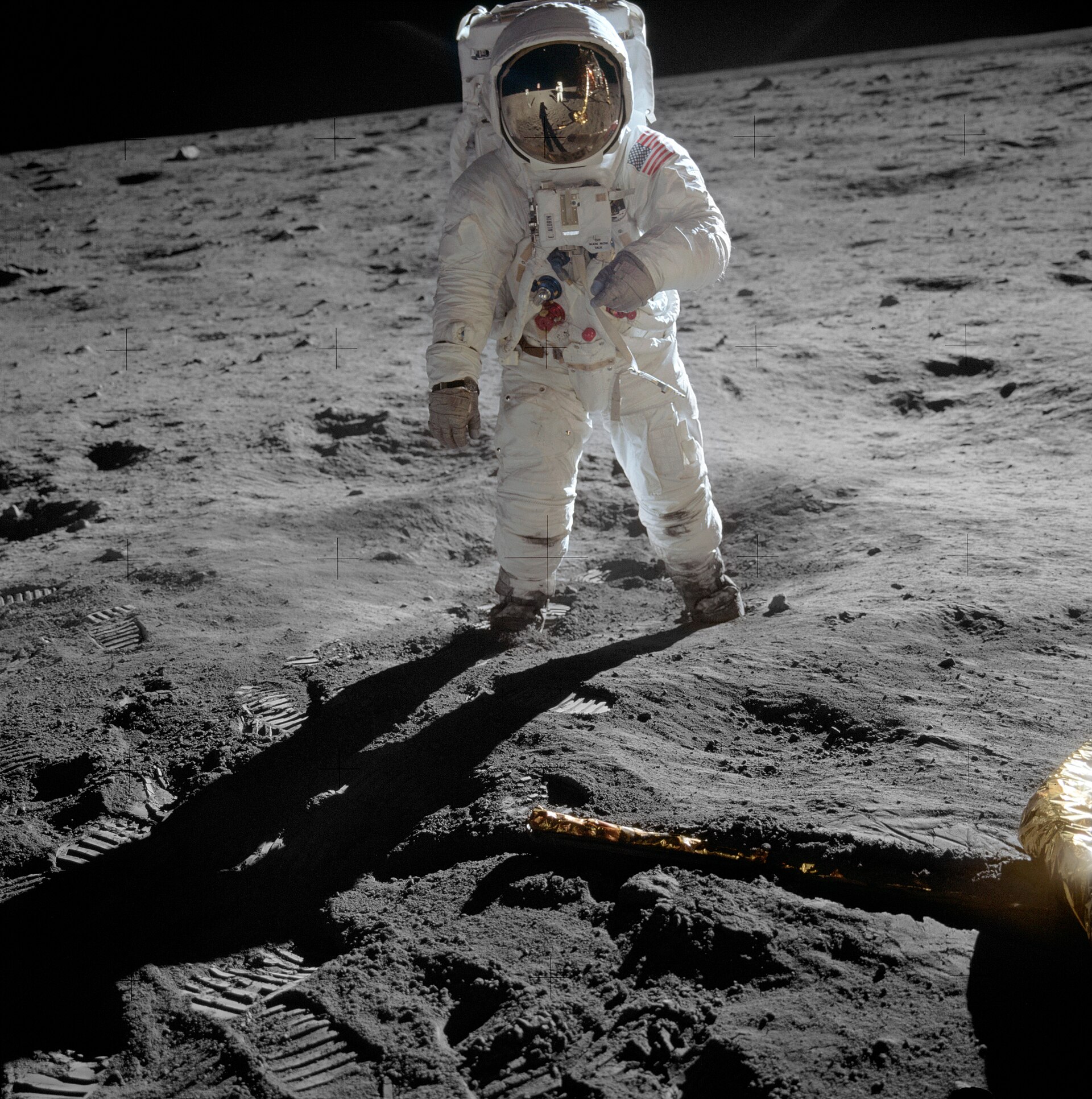 Buzz Aldrin na Lua durante a Apollo 11, imagem-símbolo do salto tecnológico de 66 anos.
