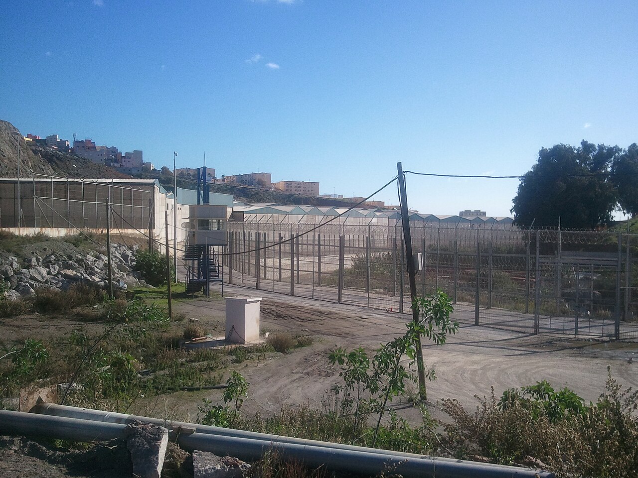 A cerca metálica que marca a fronteira entre Ceuta e o Marrocos.