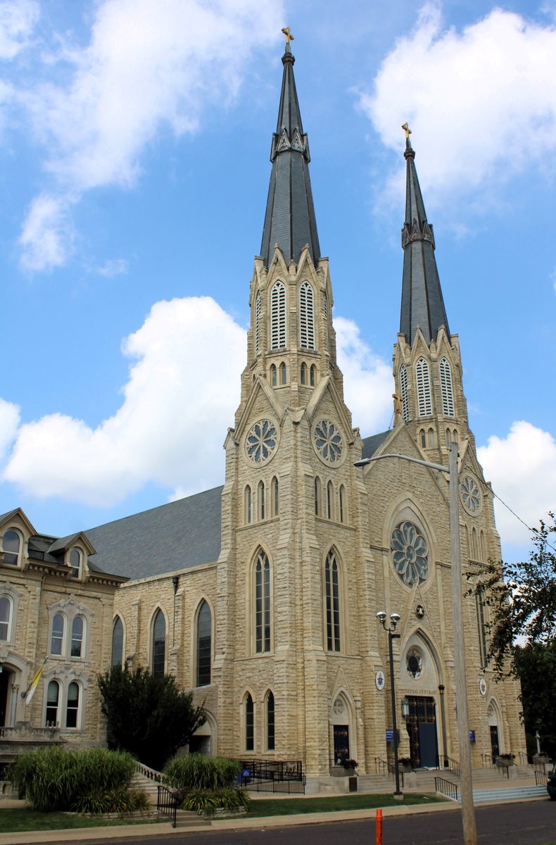 A Catedral de Santa Maria da Imaculada Conceição, em Peoria, Illinois