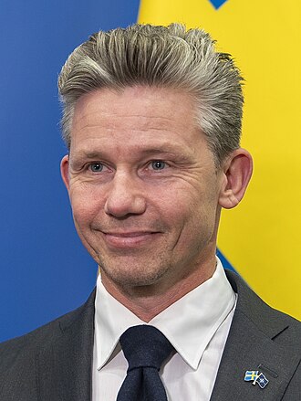 Retrato de Pål Jonson, ministro da Defesa da Suécia.