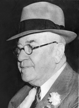 Tom Pendergast, chefe da máquina política de Kansas City, cujos escândalos com juízes motivaram o Plano Missouri.