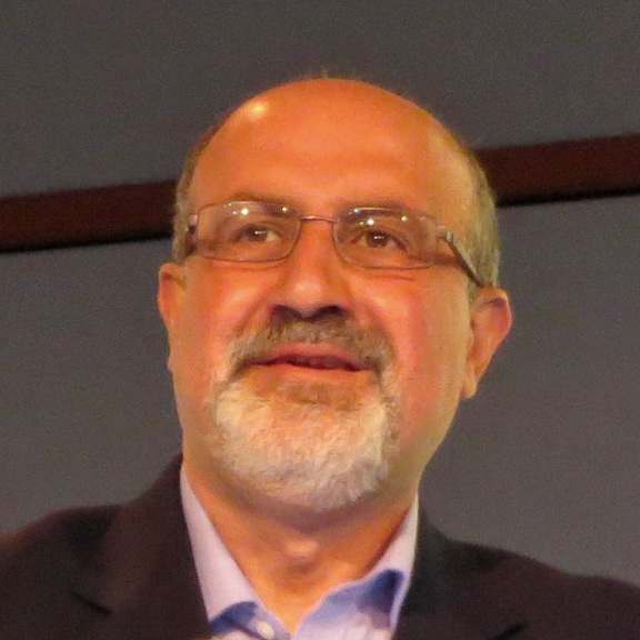 Retrato de Nassim Nicholas Taleb, autor do prefácio da edição