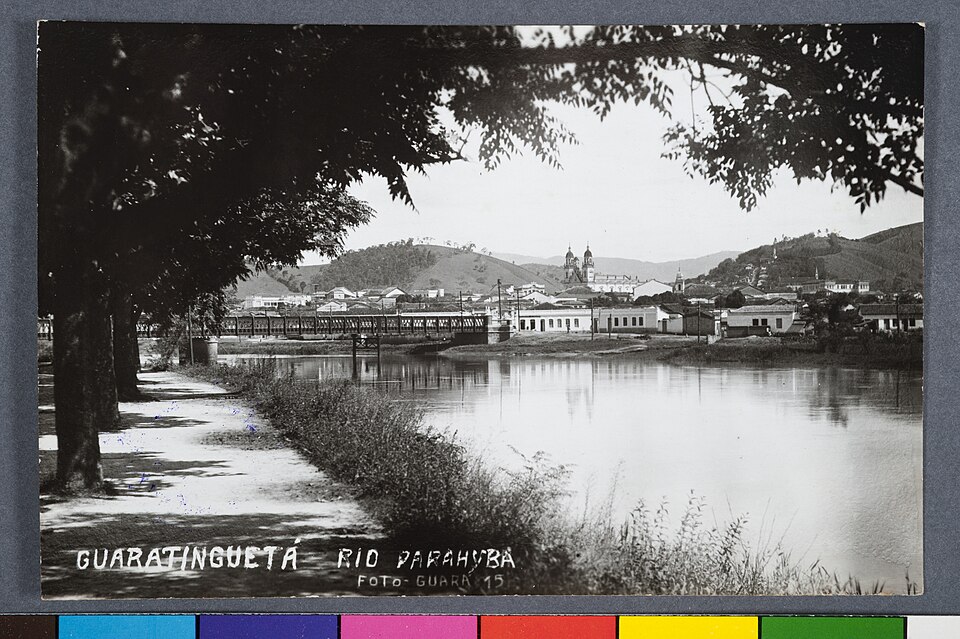 Vista antiga do rio Paraíba do Sul, em Guaratinguetá