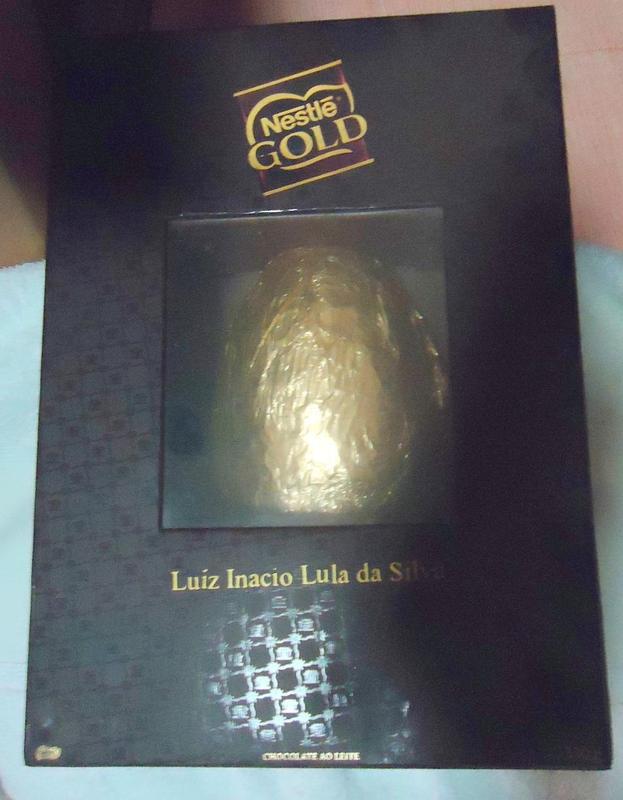 Figura 53 do Laudo 0392/2016 da Polícia Federal — Ovo de páscoa em caixa contendo gravado o nome “Luiz Inacio Lula da Silva”.