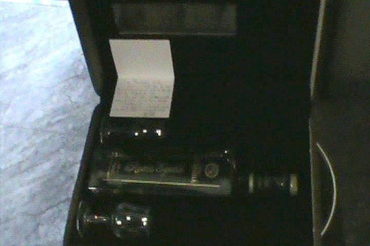 Figura 61 do Laudo 0392/2016 da Polícia Federal — Imagem da caixa com a garrafa de reserva especial com o cartão.