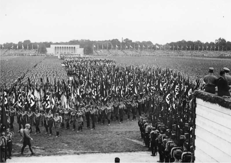 Comício nazista em Nuremberg, marcha da SA durante o Reichsparteitag